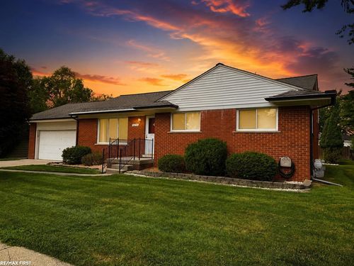 32751 Knapp Ave, Warren, MI, 48093-8103 | Card Image