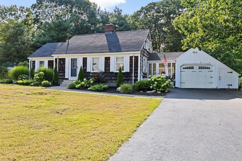 4 Country Dr, Hingham, MA, 02043-3857 | Card Image