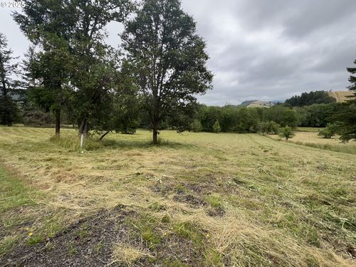1954 Glengary Loop Rd, Roseburg, OR, 97470-8417 | Card Image