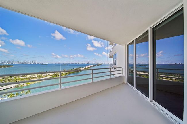 APT-402 - 555 Ne 34 Th St, Condo with 2 bedrooms, 2 bathrooms and null parking in Miami FL | Image 53
