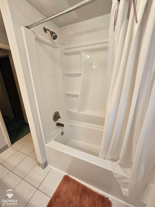 New Tub and Surround just replaced. | Image 26