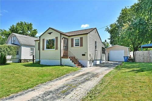 202 Elm St, Struthers, OH, 44471-1807 | Card Image