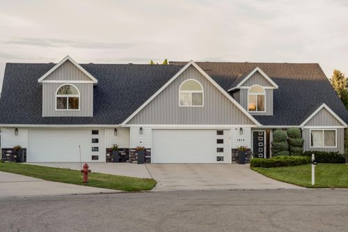 1814 Brentwood Ct, West Fargo, ND, 58078-4204 | Card Image