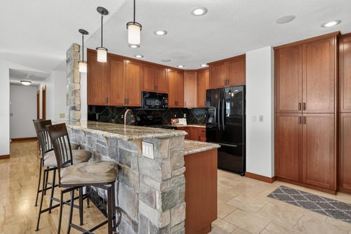 7067 Robinwood Trl, Woodbury, MN, 55125-2846 | Card Image