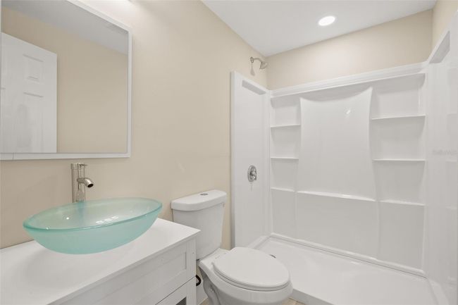 In-Law Suite Bathroom | Image 25