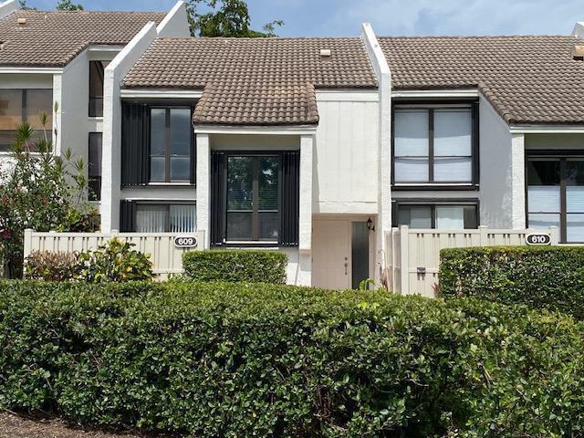 Bridgewood Dr, Boca Raton, FL 33434