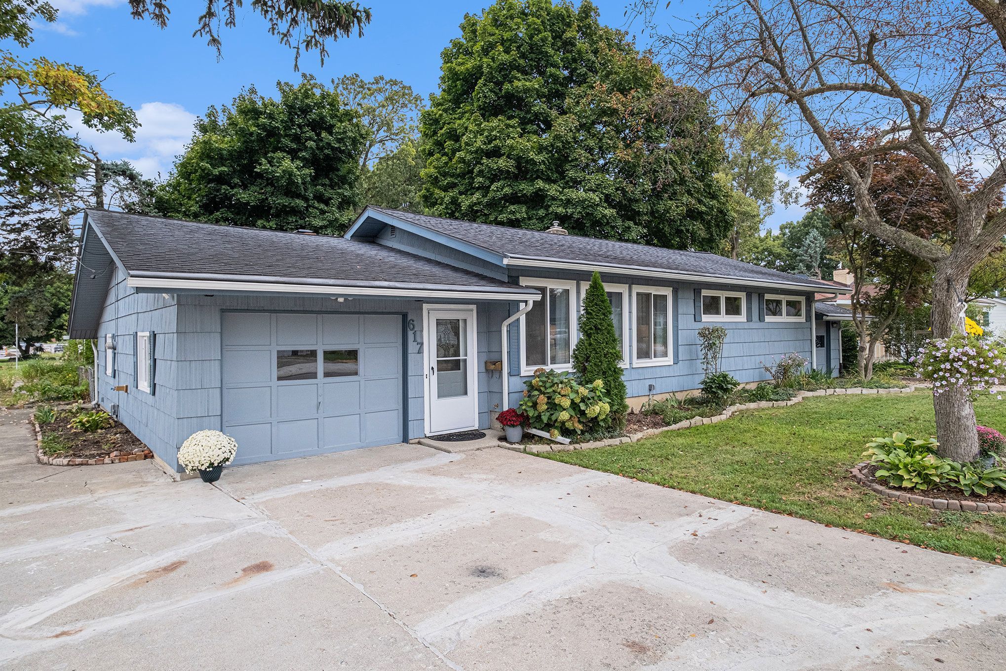Forest Dr, Fenton, MI 48430