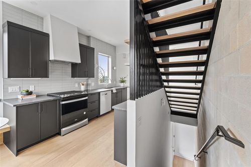 2102-700 Denson Dr, Austin, TX, 78752-4016 | Card Image