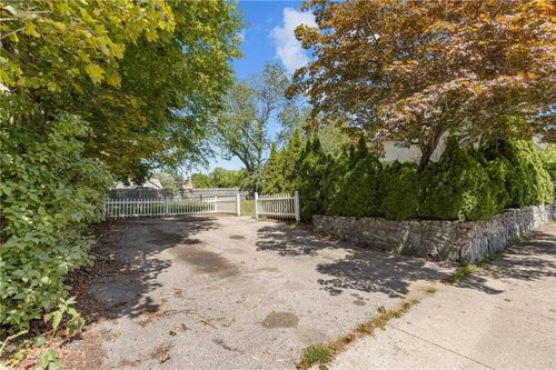 221 Bay View Ave, Cranston, RI, 02905-4101 | Card Image