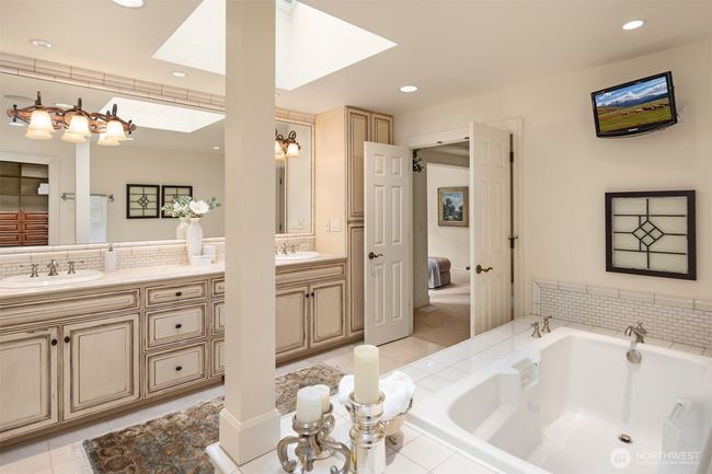21712 Ne 144 Th Pl, House other with 4 bedrooms, 4 bathrooms and 5 parking in Woodinville WA | Image 27