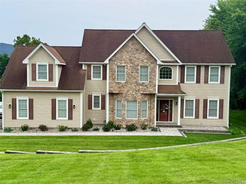 49 Harrisons Trl, East Fishkill, NY, 12533-3223 | Card Image