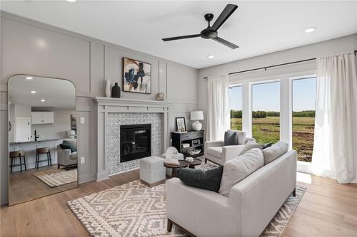 407 6th St, Smithville, MO, 64089 | Card Image
