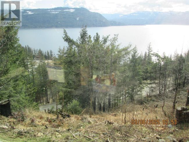 5305 Meadow Creek Cres, House other with 4 bedrooms, 3 bathrooms and 5 parking in Celista BC | Image 50