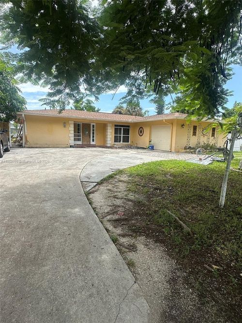 2072 44th St Sw, NAPLES, FL, 34116-6453 | Card Image