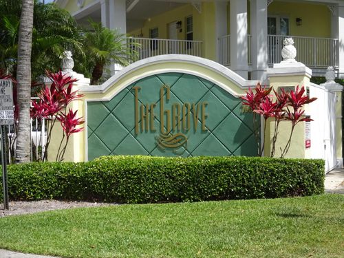 208-2660 Ne 8th Ave, Wilton Manors, FL, 33334-2584 | Card Image