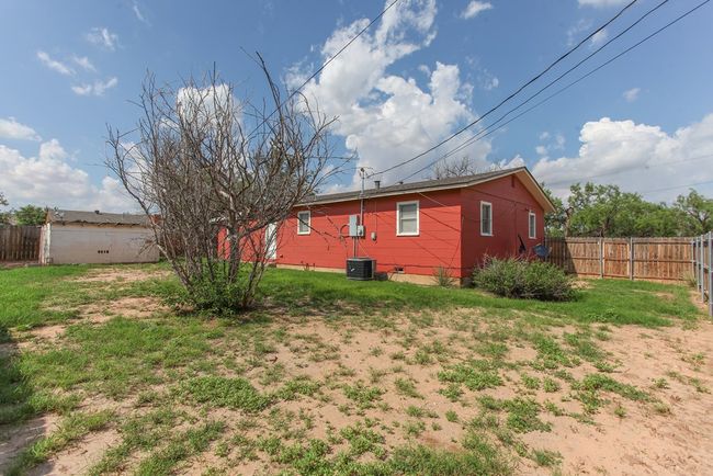 2004 State St, House other with 2 bedrooms, 1 bathrooms and 1 parking in Big Spring TX | Image 24