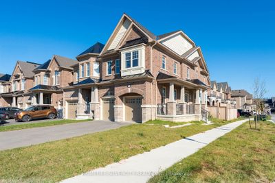 31 Bushwood Trail, Home with 4 bedrooms, 4 bathrooms and 6 parking in Brampton ON | Image 2