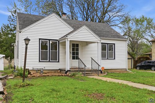 1621 Sw Wayne Ave, Topeka, KS, 66604-2649 | Card Image