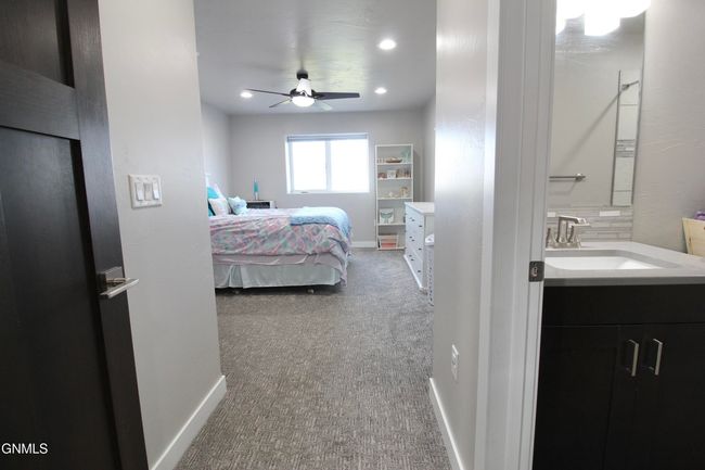 3rd bed with own primary bath | Image 26