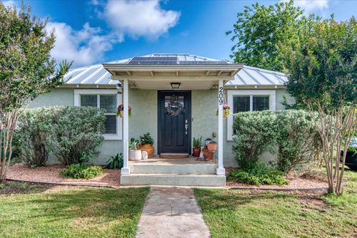 209 E Houston St, Llano, TX, 78643-1319 | Card Image