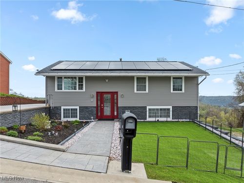 16 Hillcrest Dr, Martins Ferry, OH, 43935-1018 | Card Image