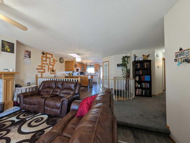 641 6 Street Se, Home with 5 bedrooms, 2 bathrooms and 6 parking in Redcliff AB | Image 4