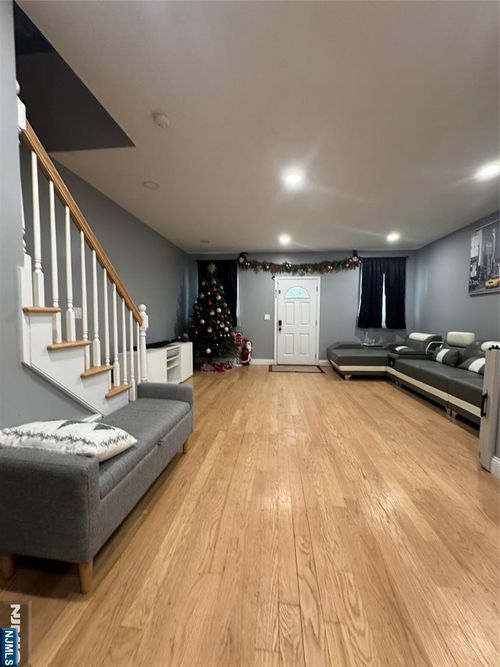 83 Bedford St, East Orange, NJ, 07018-1807 | Card Image