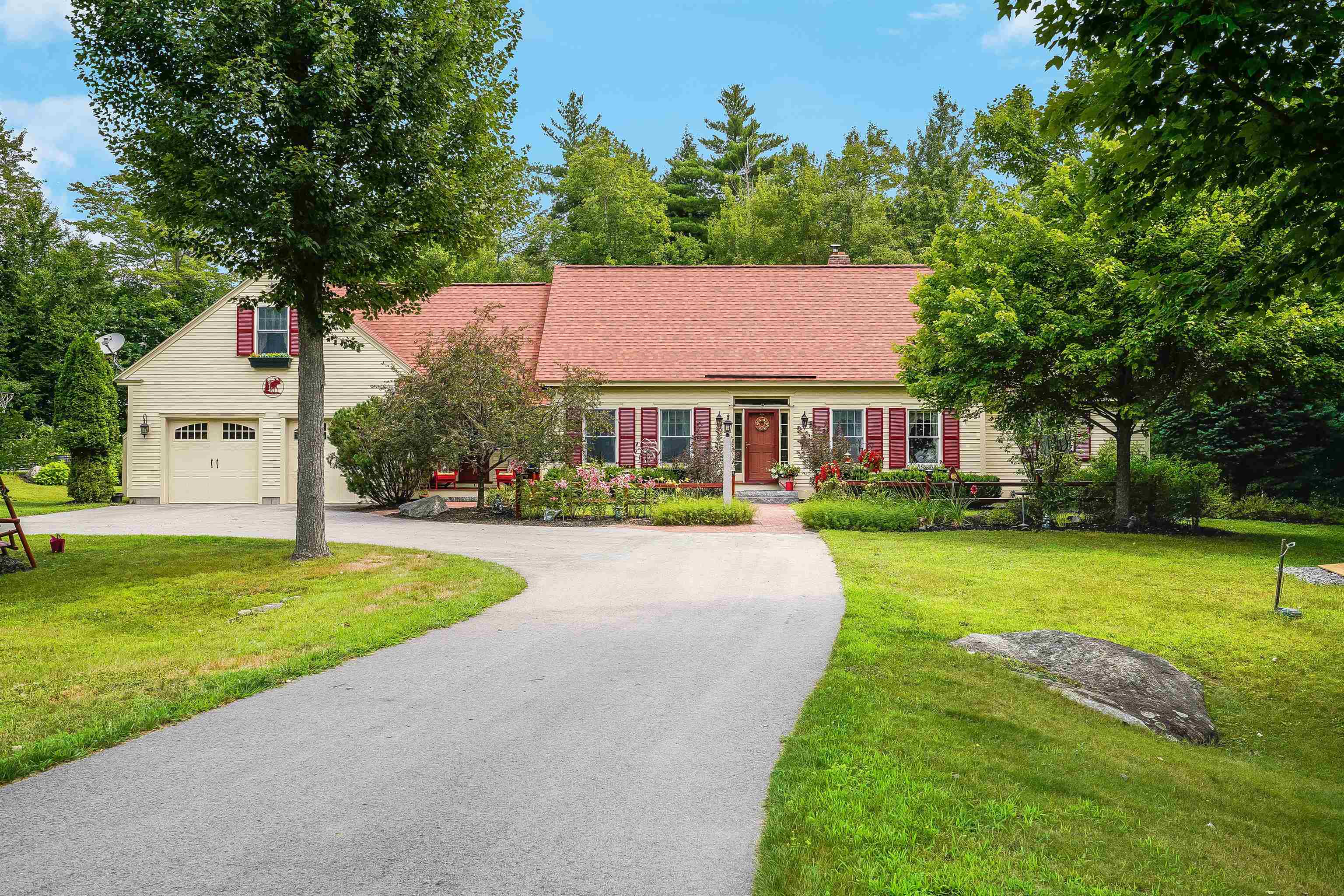 Moose Brook Ln, Hancock, NH 03449