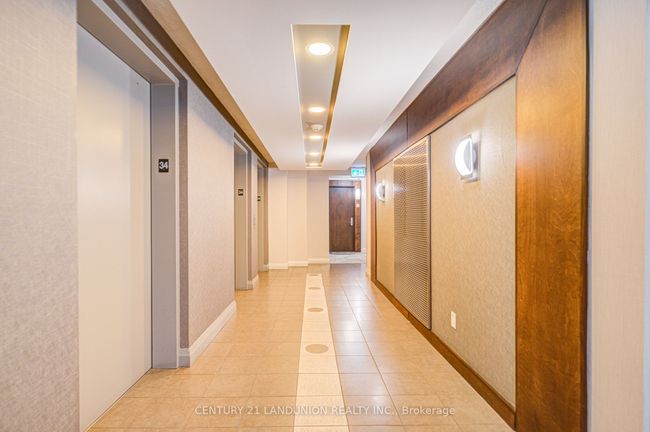 3406 - 763 Bay St, Condo with 2 bedrooms, 1 bathrooms and 1 parking in Toronto ON | Image 4
