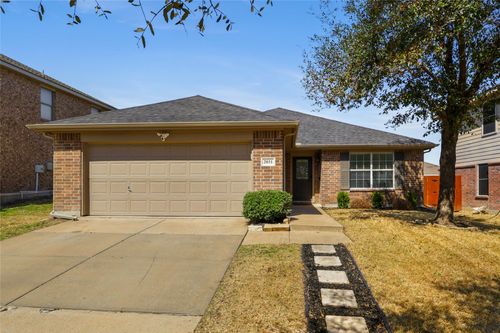 2031 Lake Trail Dr, Heartland, TX, 75126-8275 | Card Image