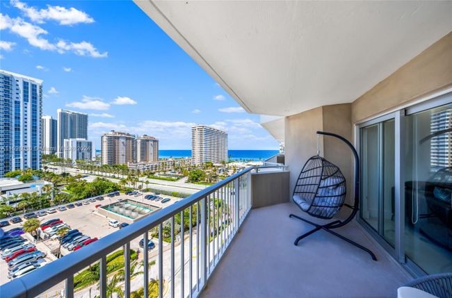 10B - 1985 S Ocean Dr, Condo with 1 bedrooms, 2 bathrooms and null parking in Hallandale Beach FL | Image 1