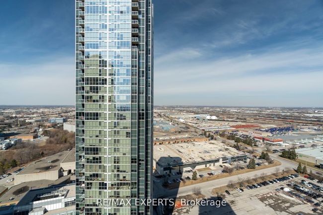 2406 - 2900 Highway 7 Road, Condo with 2 bedrooms, 2 bathrooms and null parking in Vaughan ON | Image 29