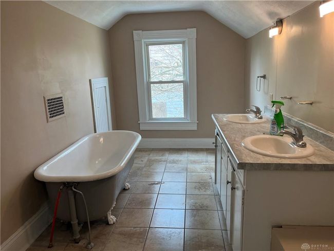 400 S Detroit St, House other with 4 bedrooms, 2 bathrooms and null parking in Xenia OH | Image 34
