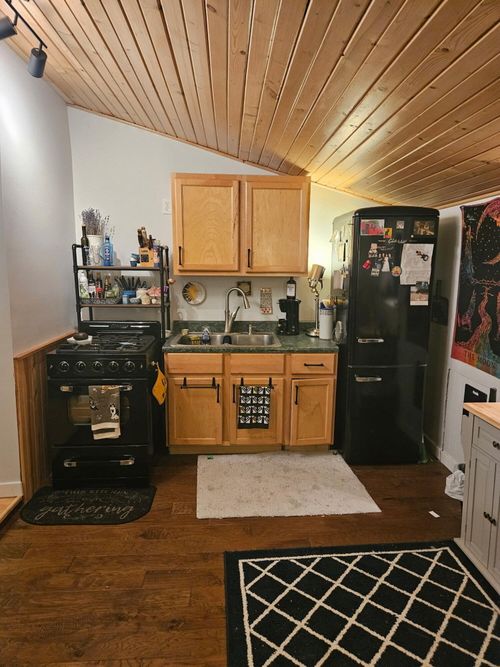 1130 Park St, Pentwater, MI, 49449-9424 | Card Image