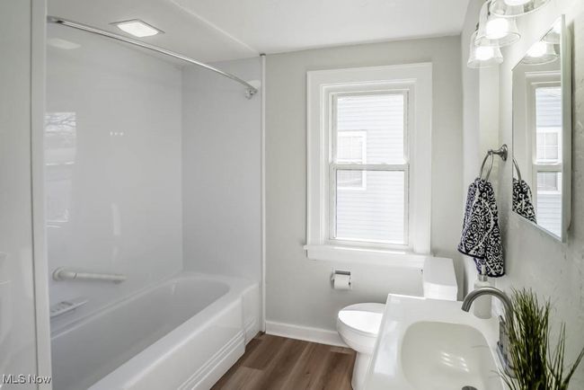 Full Bathroom | Image 28