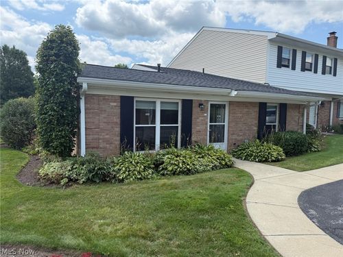 2143 Greenway Dr, Uniontown, OH, 44685-8857 | Card Image