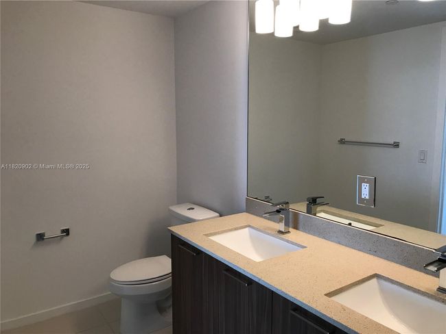 APT-1203 - 5252 Nw 85 Th Ave, Condo with 2 bedrooms, 2 bathrooms and null parking in Doral FL | Image 6