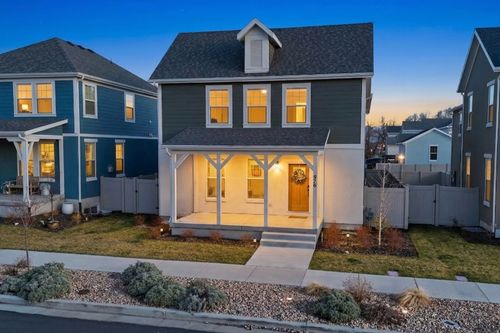 979 W Shoreline Dr, Layton, UT, 84041-7587 | Card Image