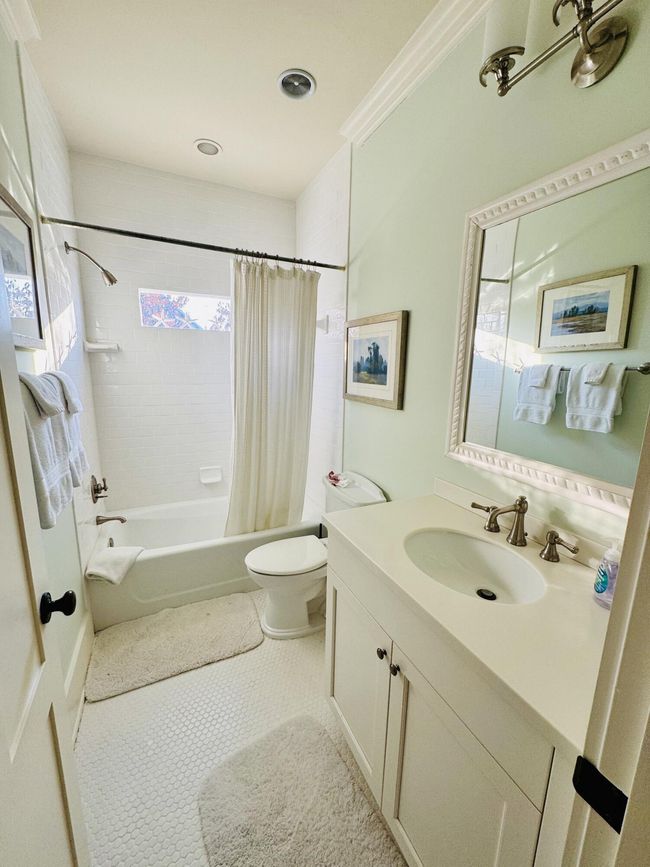 Bunkroom Bath | Image 22