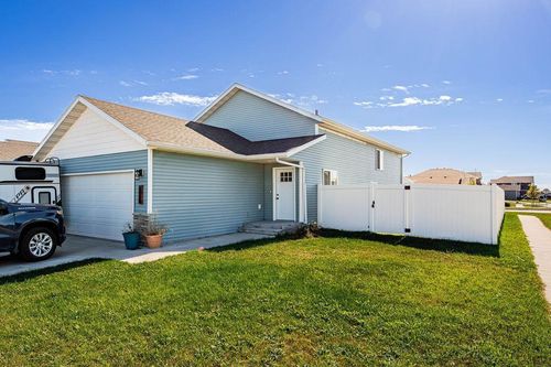 1211 Barnes Dr, West Fargo, ND, 58078-8895 | Card Image