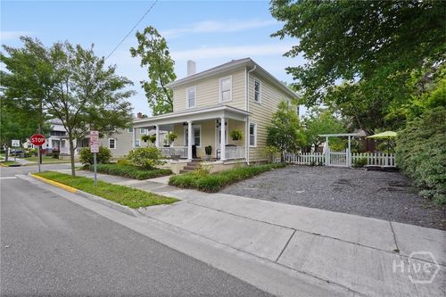 743 E 40th St, Savannah, GA, 31401-9247 | Card Image