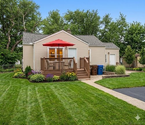 8275 Essex Street, Warren, MI, 48089 | Card Image
