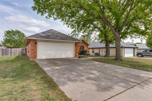 113 Saint James Ct, Rhome, TX, 76078-4418 | Card Image