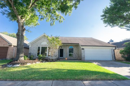 16039 Surrey Woods Dr, Friendswood, TX, 77546-3131 | Card Image
