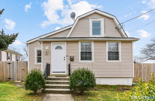 209 Trumbull Ave, Bridgeport, CT, 06606-1532 | Card Image
