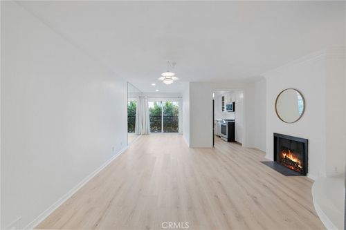208-1355 N Sierra Bonita Ave, Los Angeles, CA, 90036-2409 | Card Image