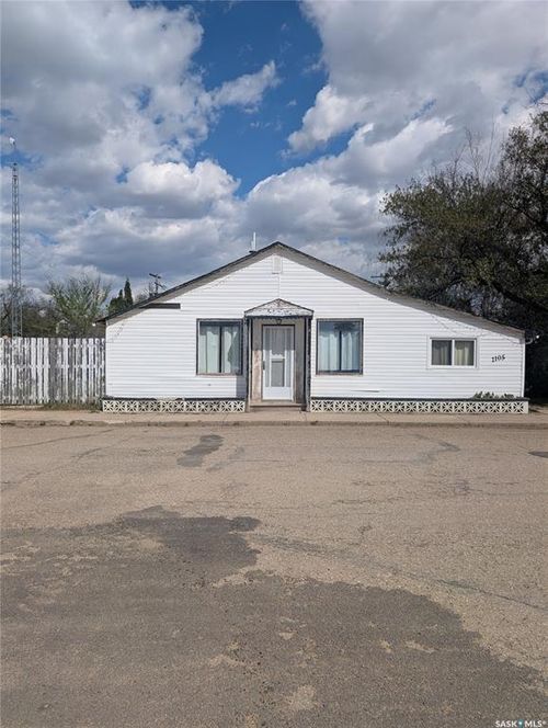 1105 9 St, Perdue, SK, S0K3C0 | Card Image