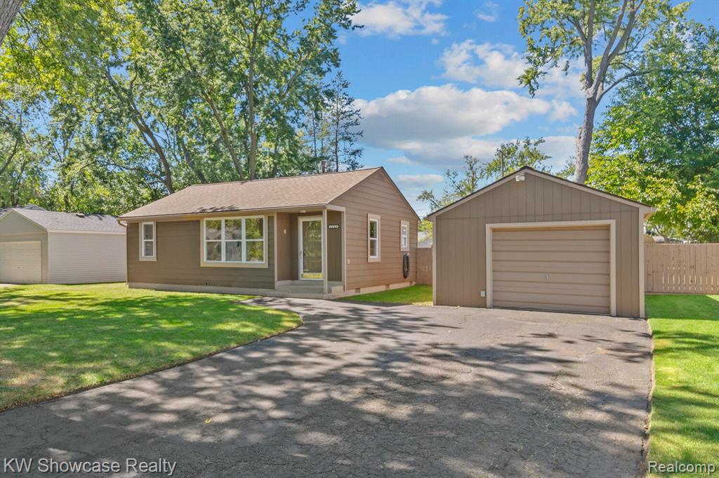 Seebaldt Ave, Waterford, MI 48329 #1