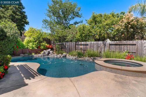 313 Willowwood Ct, Vacaville, CA, 95688-9270 | Card Image