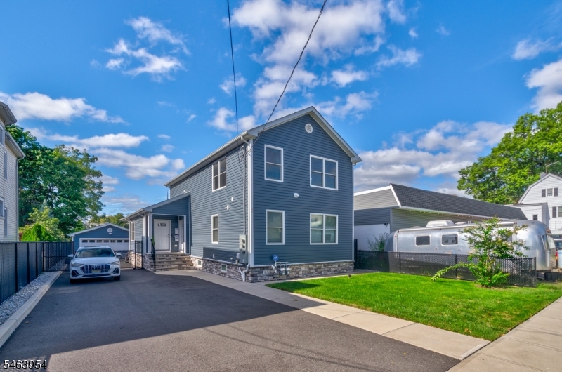 Residential Lease in Bloomfield Twp.